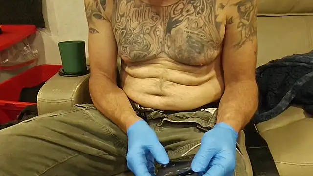 overaveragefreak4you online show from March 2026 06:24:01 PM