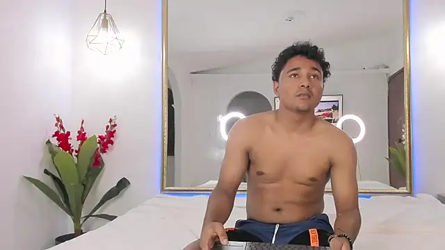 Snapshot of mia_and_masterboy chatting on December 2024 02:59:01 AM mia and masterboy online show from December 2024 02:59:01 AM