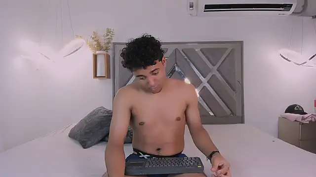 Snapshot of mia_and_masterboy chatting on October 2025 08:07:02 AM mia and masterboy online show from October 2025 08:07:02 AM