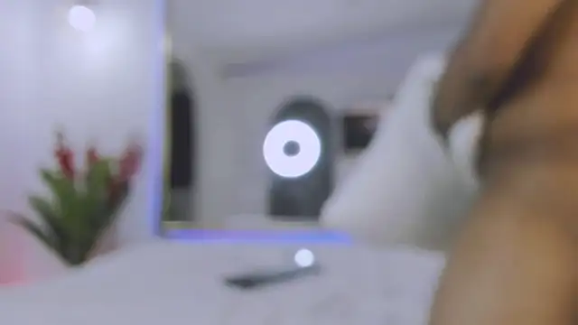 Snapshot of mia_and_masterboy chatting on December 2024 09:13:02 AM mia and masterboy online show from December 2024 09:13:02 AM