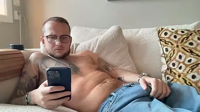 Snapshot of thehornyguy97 chatting on November 2025 10:19:01 AM thehornyguy97 online show from November 2025 10:19:01 AM