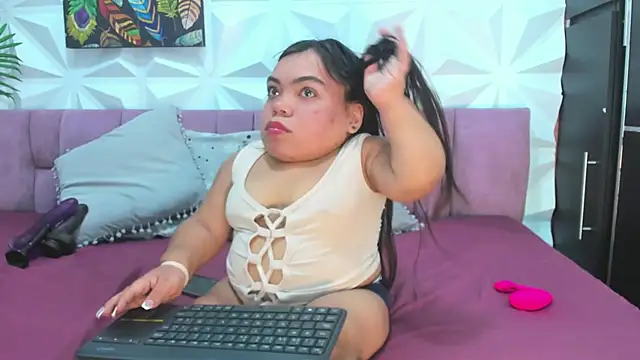 Michelle Brooks online show from November 2025 01:43:01 PM