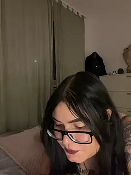 Snapshot of alexaandreea99 chatting on December 2024 10:04:02 PM alexaandreea99 online show from December 2024 10:04:02 PM