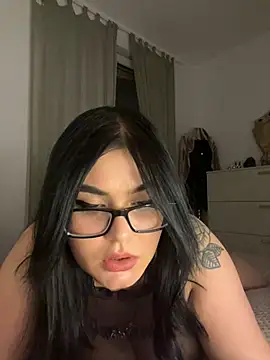 Snapshot of alexaandreea99 chatting on December 2024 09:58:02 PM alexaandreea99 online show from December 2024 09:58:02 PM