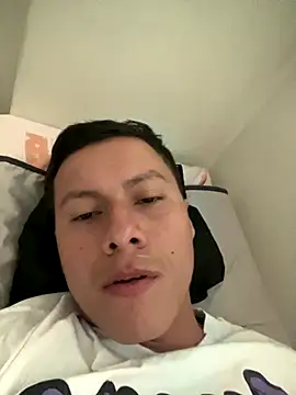 Snapshot of montanaoficial chatting on October 2025 08:53:02 PM montanaoficial online show from October 2025 08:53:02 PM
