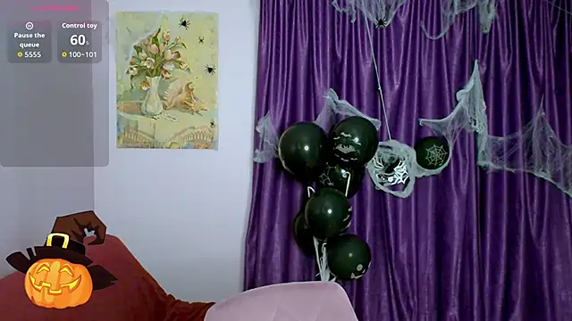 Snapshot of TaylorBre chatting on November 2025 05:33:01 AM TaylorBre online show from November 2025 05:33:01 AM