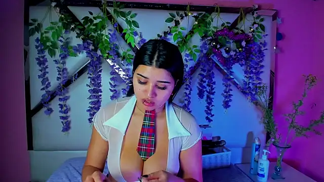 Snapshot of venusowen_ chatting on October 2025 01:45:02 PM venusowen online show from October 2025 01:45:02 PM