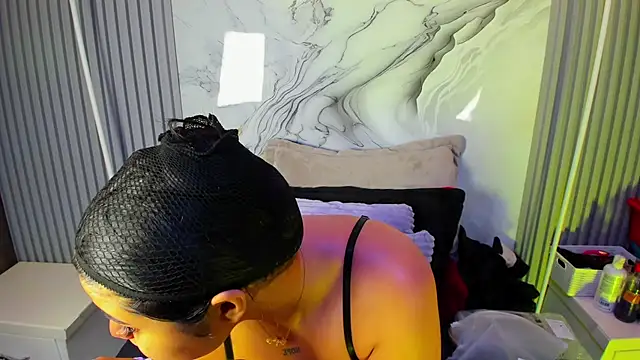 Snapshot of venusowen_ chatting on April 2026 01:57:02 PM venusowen online show from April 2026 01:57:02 PM