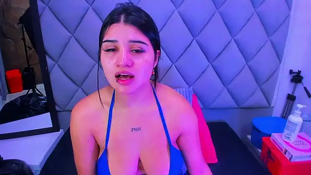 venusowen  online show from December 2025 01:37:01 PM