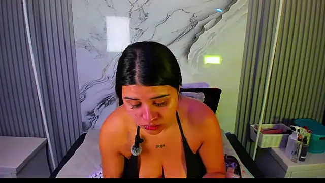 Snapshot of venusowen_ chatting on March 2026 02:11:01 PM venusowen online show from March 2026 02:11:01 PM