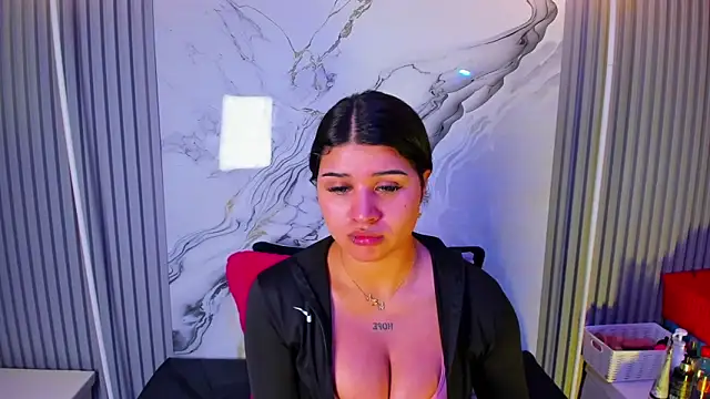 Snapshot of venusowen_ chatting on April 2026 02:01:05 PM venusowen online show from April 2026 02:01:05 PM