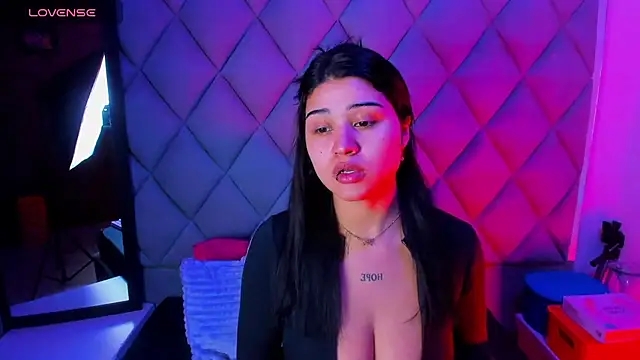 Snapshot of venusowen_ chatting on November 2025 02:21:01 PM venusowen online show from November 2025 02:21:01 PM