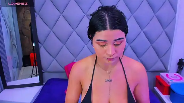 Snapshot of venusowen_ chatting on November 2025 04:00:01 PM venusowen online show from November 2025 04:00:01 PM