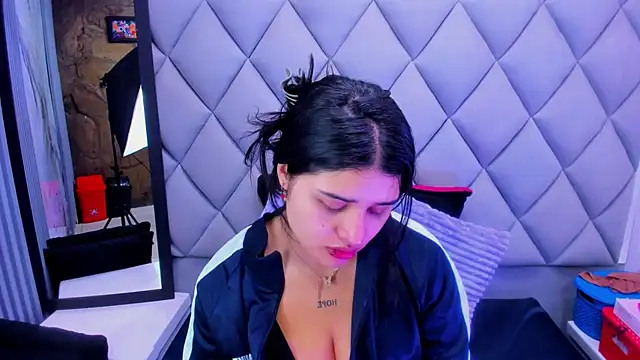 Snapshot of venusowen_ chatting on November 2025 12:26:01 PM venusowen online show from November 2025 12:26:01 PM