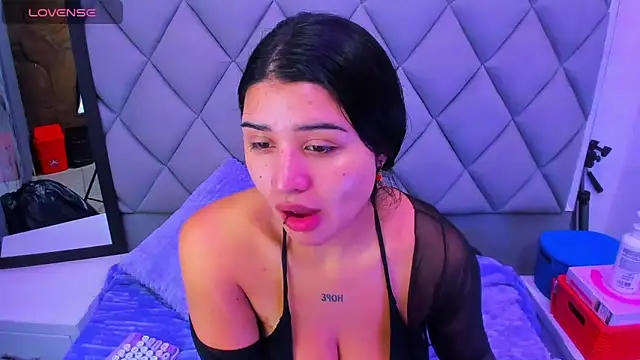 Snapshot of venusowen_ chatting on December 2025 12:59:02 PM venusowen online show from December 2025 12:59:02 PM