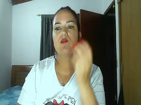Snapshot of luna_withe chatting on June 2026 05:04:02 AM luna withe online show from June 2026 05:04:02 AM