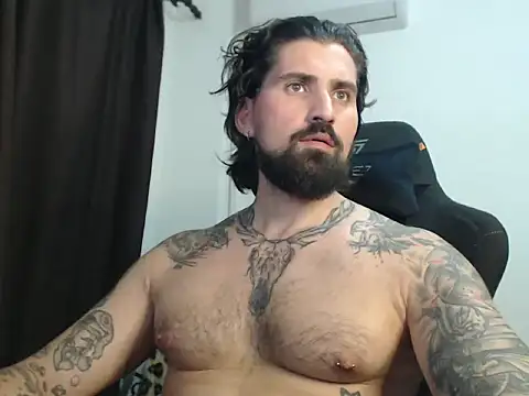 Snapshot of MateoHunk chatting on September 2025 05:44:01 PM MateoHunk online show from September 2025 05:44:01 PM