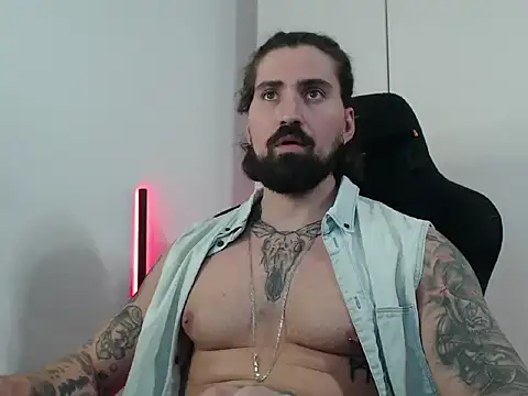 Snapshot of MateoHunk chatting on October 2025 01:45:01 PM MateoHunk online show from October 2025 01:45:01 PM