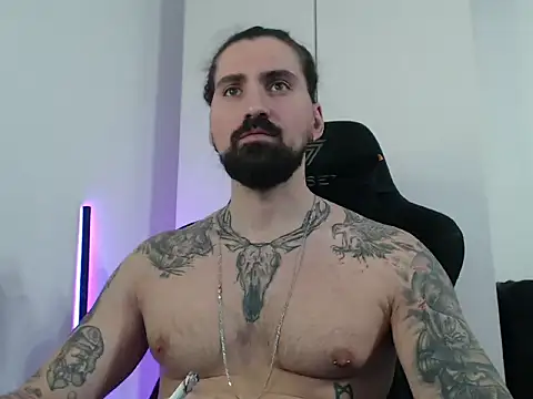 MateoHunk online show from November 2025 11:48:01 AM