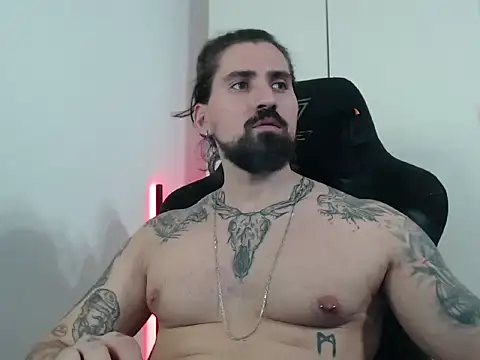Snapshot of MateoHunk chatting on September 2025 04:35:02 PM MateoHunk online show from September 2025 04:35:02 PM