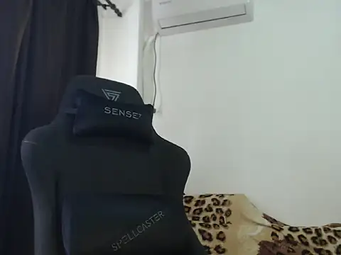 Snapshot of MateoHunk chatting on September 2025 08:35:01 AM MateoHunk online show from September 2025 08:35:01 AM