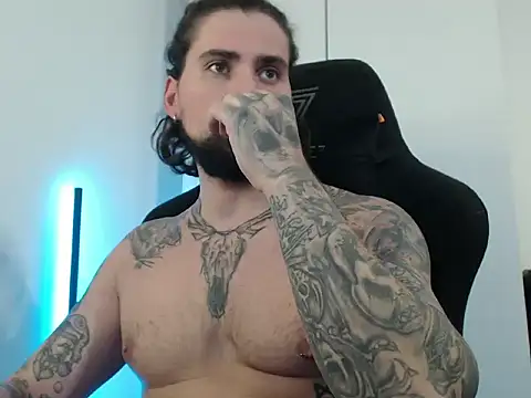 MateoHunk online show from October 2025 06:08:01 PM