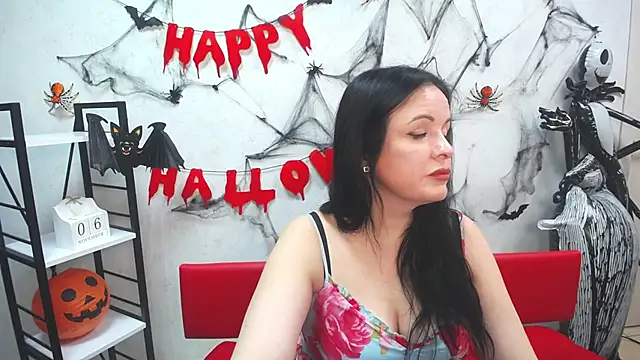 TayaBoret online show from November 2025 06:45:01 PM