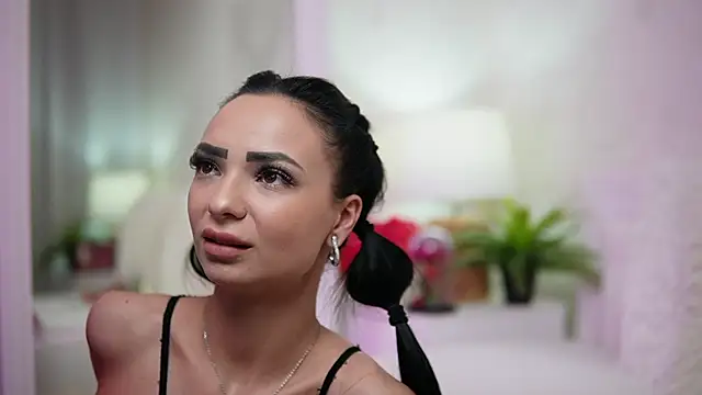 Snapshot of MaraJolie chatting on February 2025 04:03:02 AM MaraJolie online show from February 2025 04:03:02 AM
