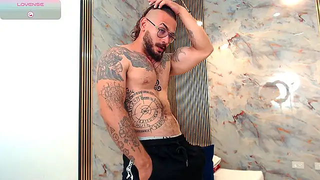 Snapshot of hanz_col chatting on March 2025 02:03:01 AM hanz col online show from March 2025 02:03:01 AM