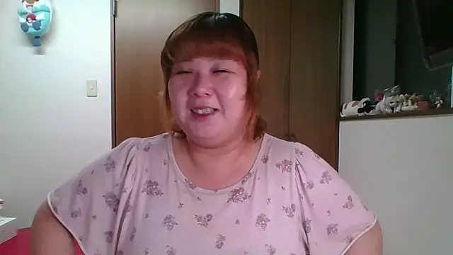 Snapshot of SAKU-RA-chan chatting on June 2026 01:33:02 PM SAKU-RA-chan online show from June 2026 01:33:02 PM