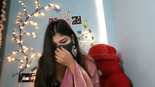 Reena Singh53 online show from November 2025 12:10:02 PM