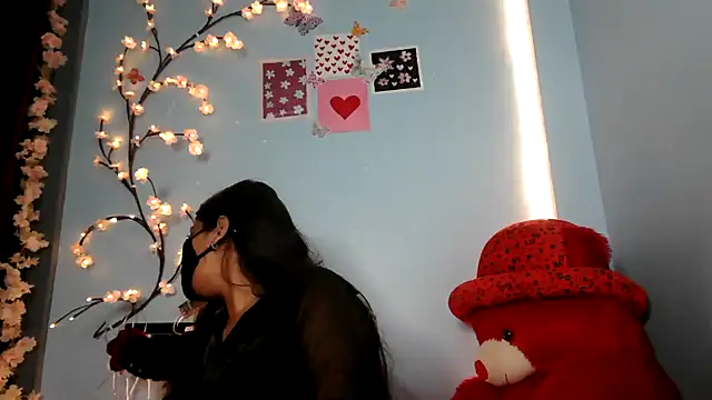 Reena Singh53 online show from November 2025 02:18:02 PM