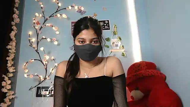 Reena Singh53 online show from November 2025 02:44:02 PM