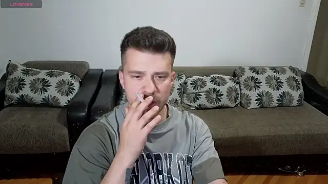JohnnyStepBro online show from June 2026 07:33:01 PM