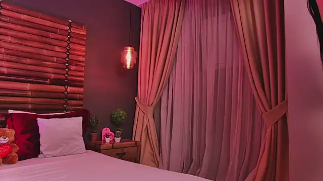 Snapshot of MadilynFox chatting on February 2026 08:32:02 PM MadilynFox online show from February 2026 08:32:02 PM