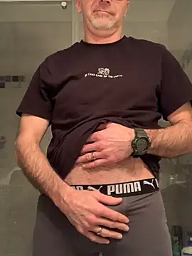 Snapshot of MaxVain chatting on January 2025 02:43:02 AM MaxVain online show from January 2025 02:43:02 AM