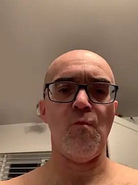 Snapshot of MaxVain chatting on December 2024 11:40:02 PM MaxVain online show from December 2024 11:40:02 PM