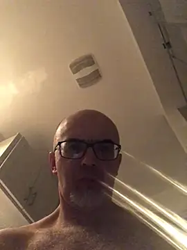 Snapshot of MaxVain chatting on March 2025 03:25:01 AM MaxVain online show from March 2025 03:25:01 AM