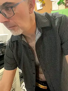 Snapshot of MaxVain chatting on November 2025 06:41:02 PM MaxVain online show from November 2025 06:41:02 PM