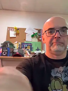 Snapshot of MaxVain chatting on December 2024 08:06:02 PM MaxVain online show from December 2024 08:06:02 PM