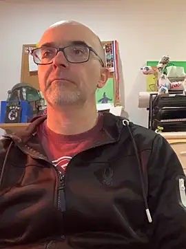 Snapshot of MaxVain chatting on March 2025 07:01:02 PM MaxVain online show from March 2025 07:01:02 PM