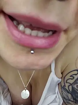 Snapshot of FoxRineHelen chatting on March 2025 03:57:02 PM FoxRineHelen online show from March 2025 03:57:02 PM