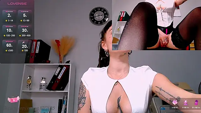 Snapshot of FoxRineHelen chatting on February 2025 02:20:02 PM FoxRineHelen online show from February 2025 02:20:02 PM