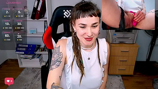 Snapshot of FoxRineHelen chatting on February 2025 06:30:02 PM FoxRineHelen online show from February 2025 06:30:02 PM