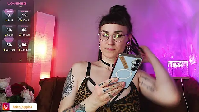 Snapshot of FoxRineHelen chatting on February 2026 10:44:01 PM FoxRineHelen online show from February 2026 10:44:01 PM