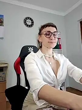 Snapshot of FoxRineHelen chatting on February 2025 02:16:01 PM FoxRineHelen online show from February 2025 02:16:01 PM