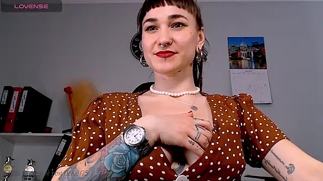 Snapshot of FoxRineHelen chatting on March 2025 01:01:01 PM FoxRineHelen online show from March 2025 01:01:01 PM