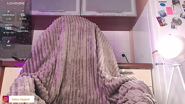 Snapshot of FoxRineHelen chatting on September 2025 07:40:02 PM FoxRineHelen online show from September 2025 07:40:02 PM