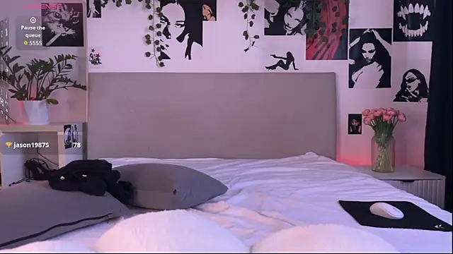 Lisa Moones online show from April 2026 10:44:02 AM