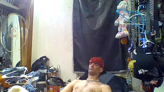 Snapshot of slinginbigD chatting on October 2025 03:09:02 AM slinginbigD online show from October 2025 03:09:02 AM
